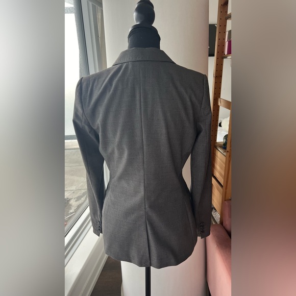 Grey Plaid Blazer with striped lining. Size 36 Euro /6 US in Excellent Condition - Picture 5 of 9